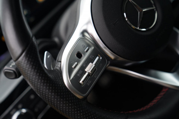 Mercedes-Benz A-Klasse 180 Premium Plus | AMG Pakket | Panorama | Leder/alcantara | Elektrisch verstelbare voorstoelen | LED | CAM Mercedes-Benz A-Klasse 180 Premium Plus | AMG Pakket | Panorama | Leder/alcantara | Elektrisch verstelbare voorstoelen | LED | CAM
