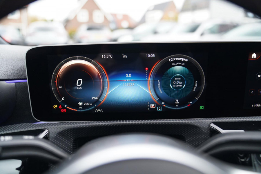 Mercedes-Benz A-Klasse 180 Premium Plus | AMG Pakket | Panorama | Leder/alcantara | Elektrisch verstelbare voorstoelen | LED | CAM Mercedes-Benz A-Klasse 180 Premium Plus | AMG Pakket | Panorama | Leder/alcantara | Elektrisch verstelbare voorstoelen | LED | CAM