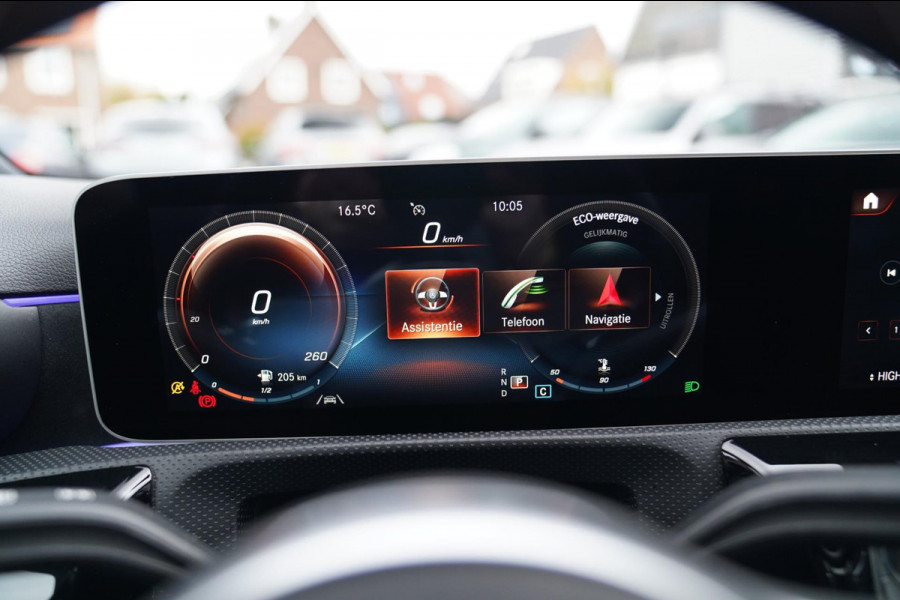 Mercedes-Benz A-Klasse 180 Premium Plus | AMG Pakket | Panorama | Leder/alcantara | Elektrisch verstelbare voorstoelen | LED | CAM Mercedes-Benz A-Klasse 180 Premium Plus | AMG Pakket | Panorama | Leder/alcantara | Elektrisch verstelbare voorstoelen | LED | CAM
