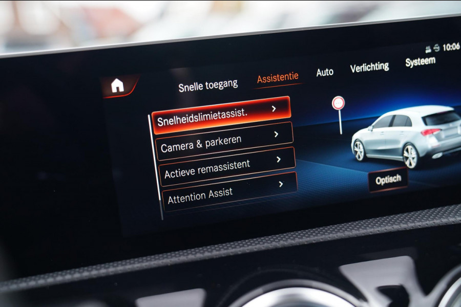 Mercedes-Benz A-Klasse 180 Premium Plus | AMG Pakket | Panorama | Leder/alcantara | Elektrisch verstelbare voorstoelen | LED | CAM Mercedes-Benz A-Klasse 180 Premium Plus | AMG Pakket | Panorama | Leder/alcantara | Elektrisch verstelbare voorstoelen | LED | CAM