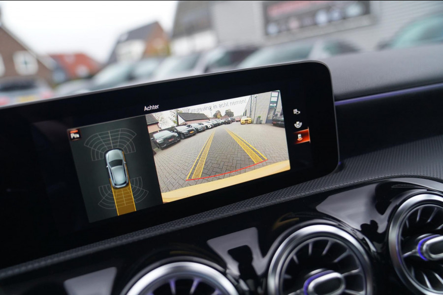 Mercedes-Benz A-Klasse 180 Premium Plus | AMG Pakket | Panorama | Leder/alcantara | Elektrisch verstelbare voorstoelen | LED | CAM Mercedes-Benz A-Klasse 180 Premium Plus | AMG Pakket | Panorama | Leder/alcantara | Elektrisch verstelbare voorstoelen | LED | CAM