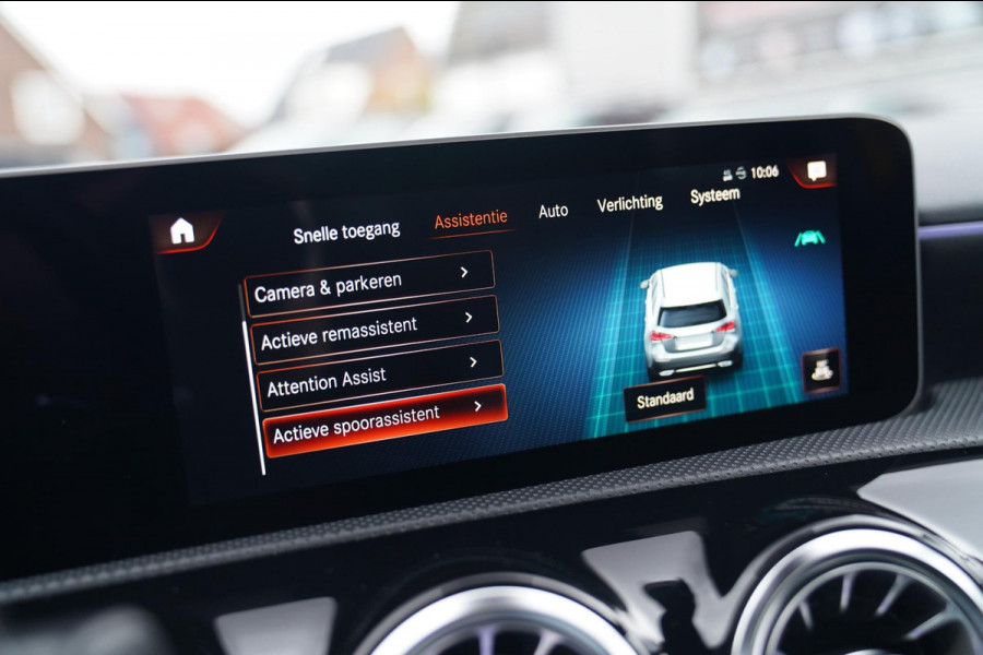Mercedes-Benz A-Klasse 180 Premium Plus | AMG Pakket | Panorama | Leder/alcantara | Elektrisch verstelbare voorstoelen | LED | CAM Mercedes-Benz A-Klasse 180 Premium Plus | AMG Pakket | Panorama | Leder/alcantara | Elektrisch verstelbare voorstoelen | LED | CAM
