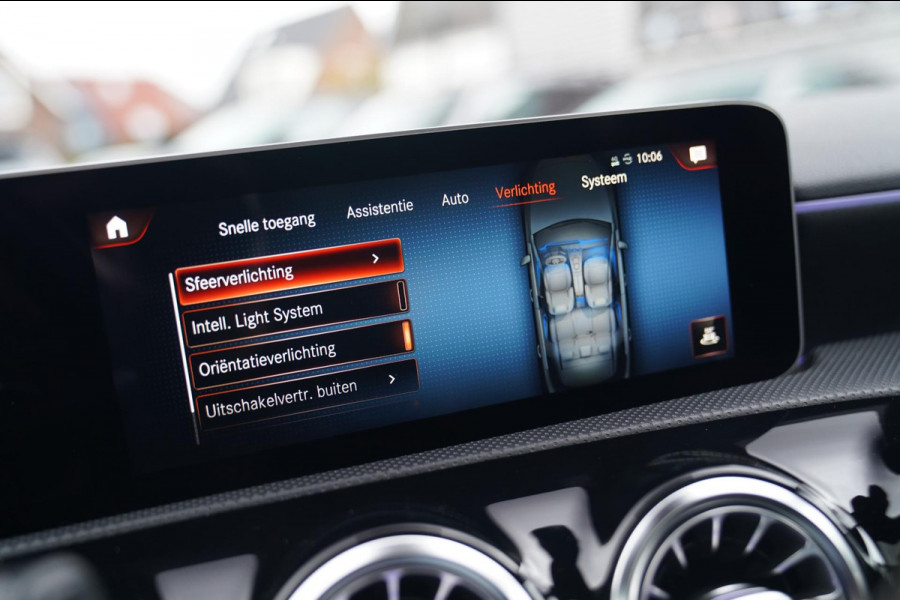 Mercedes-Benz A-Klasse 180 Premium Plus | AMG Pakket | Panorama | Leder/alcantara | Elektrisch verstelbare voorstoelen | LED | CAM Mercedes-Benz A-Klasse 180 Premium Plus | AMG Pakket | Panorama | Leder/alcantara | Elektrisch verstelbare voorstoelen | LED | CAM