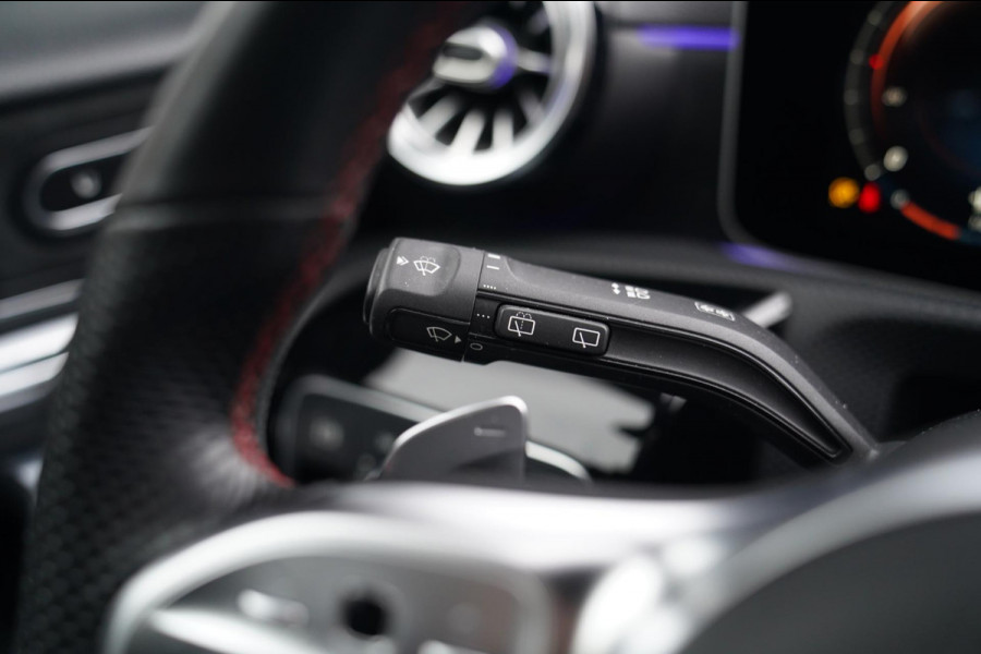 Mercedes-Benz A-Klasse 180 Premium Plus | AMG Pakket | Panorama | Leder/alcantara | Elektrisch verstelbare voorstoelen | LED | CAM Mercedes-Benz A-Klasse 180 Premium Plus | AMG Pakket | Panorama | Leder/alcantara | Elektrisch verstelbare voorstoelen | LED | CAM