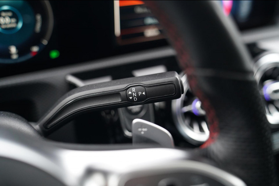 Mercedes-Benz A-Klasse 180 Premium Plus | AMG Pakket | Panorama | Leder/alcantara | Elektrisch verstelbare voorstoelen | LED | CAM Mercedes-Benz A-Klasse 180 Premium Plus | AMG Pakket | Panorama | Leder/alcantara | Elektrisch verstelbare voorstoelen | LED | CAM