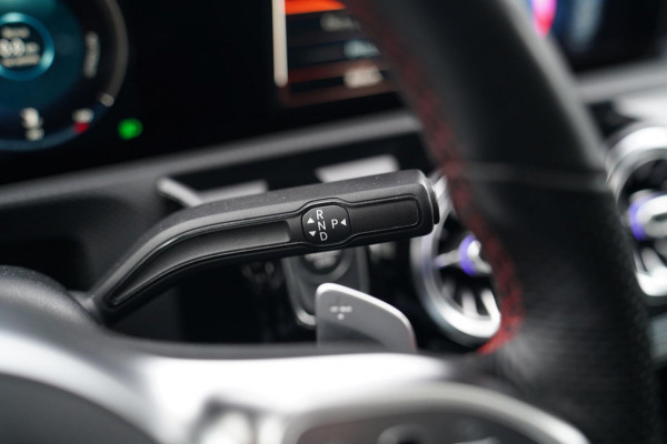 Mercedes-Benz A-Klasse 180 Premium Plus | AMG Pakket | Panorama | Leder/alcantara | Elektrisch verstelbare voorstoelen | LED | CAM Mercedes-Benz A-Klasse 180 Premium Plus | AMG Pakket | Panorama | Leder/alcantara | Elektrisch verstelbare voorstoelen | LED | CAM