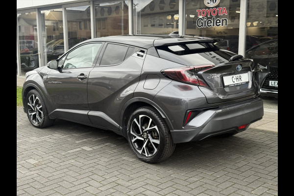 Toyota C-HR 1.8 Hybrid Bi-Tone Plus | Leer, Stoel + Stuurverwarming, Navigatie, Dodehoekherkenning, Parkeersensoren Toyota C-HR 1.8 Hybrid Bi-Tone Plus | Leer, Stoel + Stuurverwarming, Navigatie, Dodehoekherkenning, Parkeersensoren