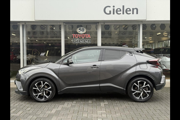 Toyota C-HR 1.8 Hybrid Bi-Tone Plus | Leer, Stoel + Stuurverwarming, Navigatie, Dodehoekherkenning, Parkeersensoren Toyota C-HR 1.8 Hybrid Bi-Tone Plus | Leer, Stoel + Stuurverwarming, Navigatie, Dodehoekherkenning, Parkeersensoren