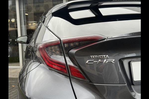 Toyota C-HR 1.8 Hybrid Bi-Tone Plus | Leer, Stoel + Stuurverwarming, Navigatie, Dodehoekherkenning, Parkeersensoren Toyota C-HR 1.8 Hybrid Bi-Tone Plus | Leer, Stoel + Stuurverwarming, Navigatie, Dodehoekherkenning, Parkeersensoren