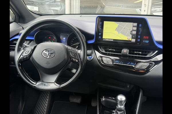 Toyota C-HR 1.8 Hybrid Bi-Tone Plus | Leer, Stoel + Stuurverwarming, Navigatie, Dodehoekherkenning, Parkeersensoren Toyota C-HR 1.8 Hybrid Bi-Tone Plus | Leer, Stoel + Stuurverwarming, Navigatie, Dodehoekherkenning, Parkeersensoren