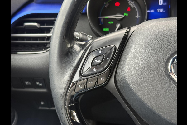 Toyota C-HR 1.8 Hybrid Bi-Tone Plus | Leer, Stoel + Stuurverwarming, Navigatie, Dodehoekherkenning, Parkeersensoren Toyota C-HR 1.8 Hybrid Bi-Tone Plus | Leer, Stoel + Stuurverwarming, Navigatie, Dodehoekherkenning, Parkeersensoren