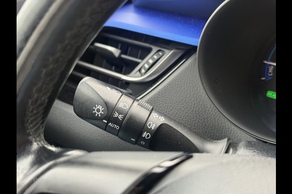 Toyota C-HR 1.8 Hybrid Bi-Tone Plus | Leer, Stoel + Stuurverwarming, Navigatie, Dodehoekherkenning, Parkeersensoren Toyota C-HR 1.8 Hybrid Bi-Tone Plus | Leer, Stoel + Stuurverwarming, Navigatie, Dodehoekherkenning, Parkeersensoren