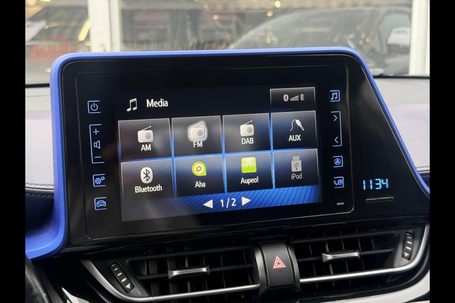 Toyota C-HR 1.8 Hybrid Bi-Tone Plus | Leer, Stoel + Stuurverwarming, Navigatie, Dodehoekherkenning, Parkeersensoren Toyota C-HR 1.8 Hybrid Bi-Tone Plus | Leer, Stoel + Stuurverwarming, Navigatie, Dodehoekherkenning, Parkeersensoren