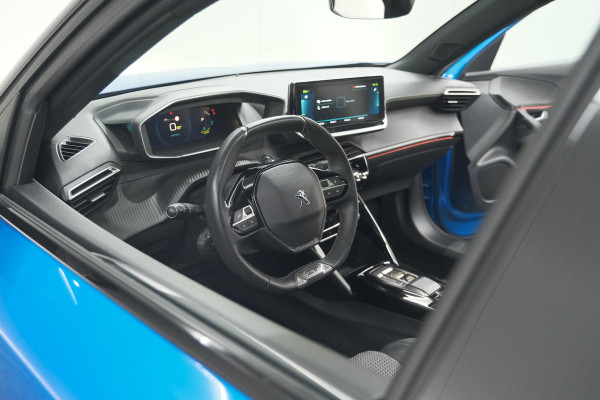 Peugeot e-2008 EV GT 50 kWh | 3 Fase | Trekhaak | Panoramadak | Adaptieve Cruise Control | Stoelverwarming Peugeot e-2008 EV GT 50 kWh | 3 Fase | Trekhaak | Panoramadak | Adaptieve Cruise Control | Stoelverwarming