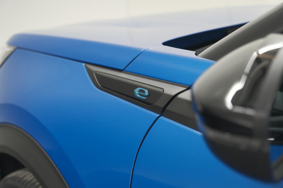 Peugeot e-2008 EV GT 50 kWh | 3 Fase | Trekhaak | Panoramadak | Adaptieve Cruise Control | Stoelverwarming Peugeot e-2008 EV GT 50 kWh | 3 Fase | Trekhaak | Panoramadak | Adaptieve Cruise Control | Stoelverwarming