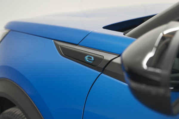 Peugeot e-2008 EV GT 50 kWh | 3 Fase | Trekhaak | Panoramadak | Adaptieve Cruise Control | Stoelverwarming Peugeot e-2008 EV GT 50 kWh | 3 Fase | Trekhaak | Panoramadak | Adaptieve Cruise Control | Stoelverwarming