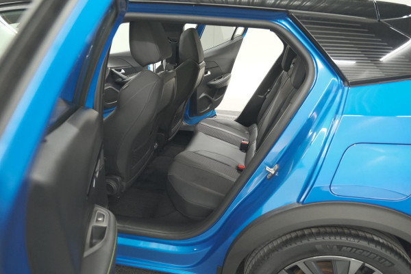 Peugeot e-2008 EV GT 50 kWh | 3 Fase | Trekhaak | Panoramadak | Adaptieve Cruise Control | Stoelverwarming Peugeot e-2008 EV GT 50 kWh | 3 Fase | Trekhaak | Panoramadak | Adaptieve Cruise Control | Stoelverwarming