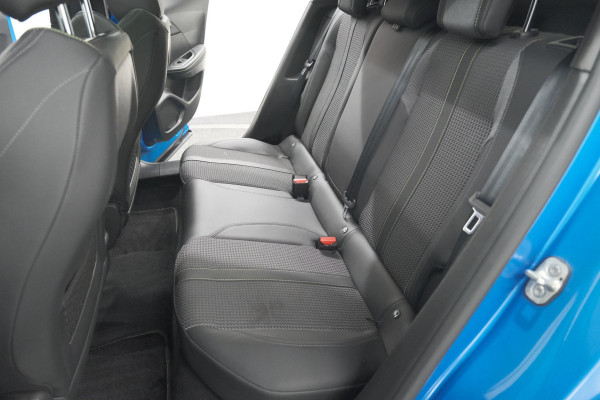 Peugeot e-2008 EV GT 50 kWh | 3 Fase | Trekhaak | Panoramadak | Adaptieve Cruise Control | Stoelverwarming Peugeot e-2008 EV GT 50 kWh | 3 Fase | Trekhaak | Panoramadak | Adaptieve Cruise Control | Stoelverwarming