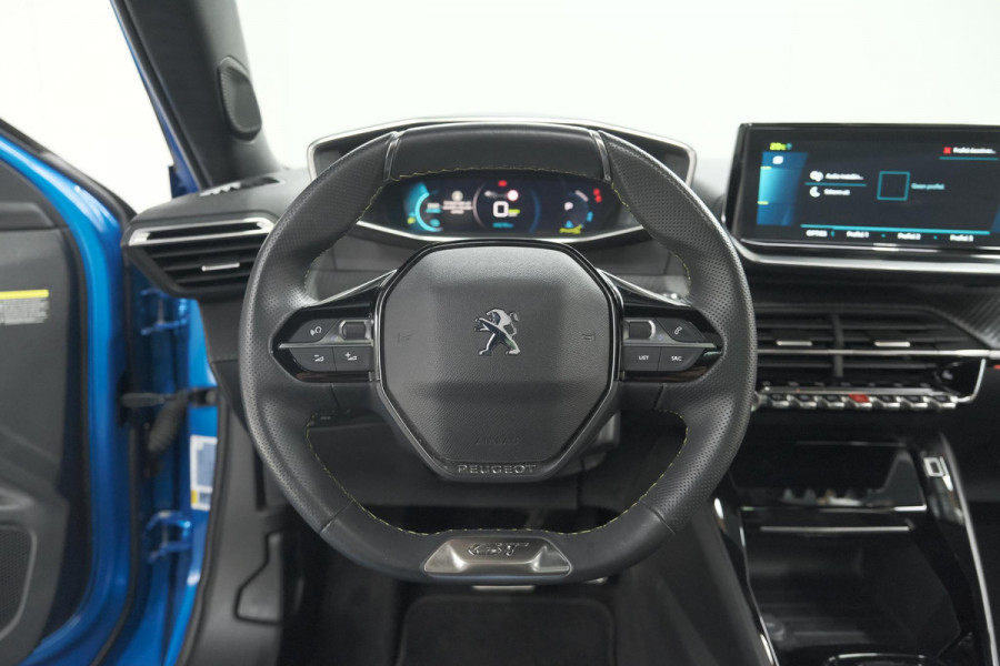 Peugeot e-2008 EV GT 50 kWh | 3 Fase | Trekhaak | Panoramadak | Adaptieve Cruise Control | Stoelverwarming Peugeot e-2008 EV GT 50 kWh | 3 Fase | Trekhaak | Panoramadak | Adaptieve Cruise Control | Stoelverwarming