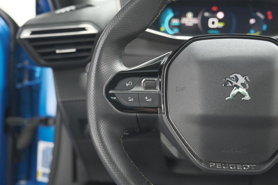 Peugeot e-2008 EV GT 50 kWh | 3 Fase | Trekhaak | Panoramadak | Adaptieve Cruise Control | Stoelverwarming Peugeot e-2008 EV GT 50 kWh | 3 Fase | Trekhaak | Panoramadak | Adaptieve Cruise Control | Stoelverwarming