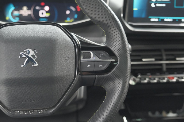 Peugeot e-2008 EV GT 50 kWh | 3 Fase | Trekhaak | Panoramadak | Adaptieve Cruise Control | Stoelverwarming Peugeot e-2008 EV GT 50 kWh | 3 Fase | Trekhaak | Panoramadak | Adaptieve Cruise Control | Stoelverwarming
