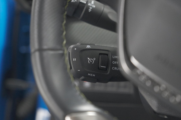 Peugeot e-2008 EV GT 50 kWh | 3 Fase | Trekhaak | Panoramadak | Adaptieve Cruise Control | Stoelverwarming Peugeot e-2008 EV GT 50 kWh | 3 Fase | Trekhaak | Panoramadak | Adaptieve Cruise Control | Stoelverwarming