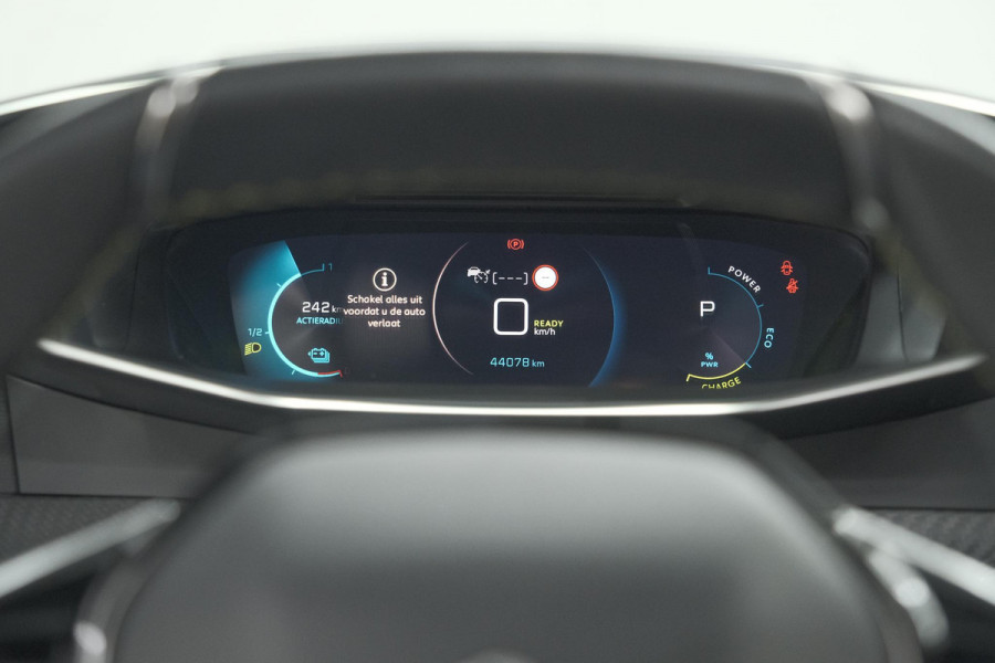Peugeot e-2008 EV GT 50 kWh | 3 Fase | Trekhaak | Panoramadak | Adaptieve Cruise Control | Stoelverwarming Peugeot e-2008 EV GT 50 kWh | 3 Fase | Trekhaak | Panoramadak | Adaptieve Cruise Control | Stoelverwarming