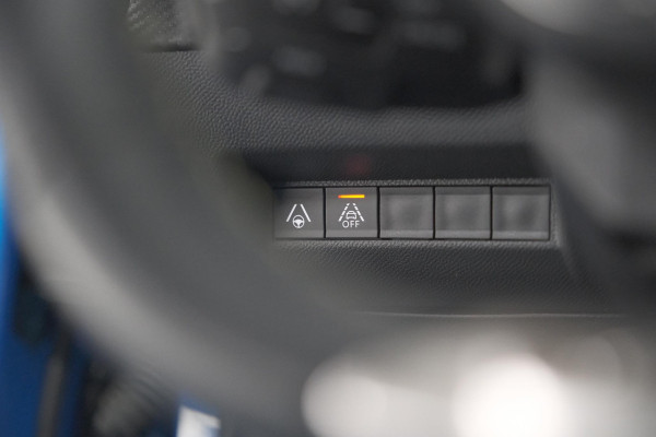 Peugeot e-2008 EV GT 50 kWh | 3 Fase | Trekhaak | Panoramadak | Adaptieve Cruise Control | Stoelverwarming Peugeot e-2008 EV GT 50 kWh | 3 Fase | Trekhaak | Panoramadak | Adaptieve Cruise Control | Stoelverwarming