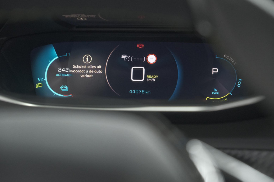 Peugeot e-2008 EV GT 50 kWh | 3 Fase | Trekhaak | Panoramadak | Adaptieve Cruise Control | Stoelverwarming Peugeot e-2008 EV GT 50 kWh | 3 Fase | Trekhaak | Panoramadak | Adaptieve Cruise Control | Stoelverwarming
