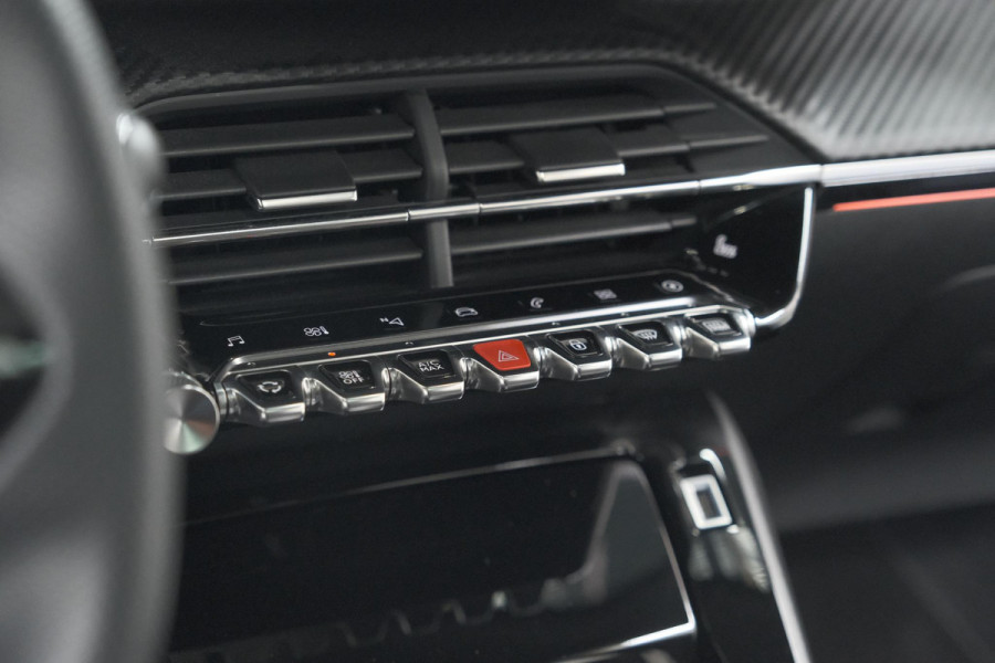 Peugeot e-2008 EV GT 50 kWh | 3 Fase | Trekhaak | Panoramadak | Adaptieve Cruise Control | Stoelverwarming Peugeot e-2008 EV GT 50 kWh | 3 Fase | Trekhaak | Panoramadak | Adaptieve Cruise Control | Stoelverwarming