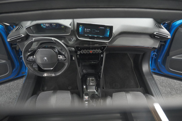 Peugeot e-2008 EV GT 50 kWh | 3 Fase | Trekhaak | Panoramadak | Adaptieve Cruise Control | Stoelverwarming Peugeot e-2008 EV GT 50 kWh | 3 Fase | Trekhaak | Panoramadak | Adaptieve Cruise Control | Stoelverwarming
