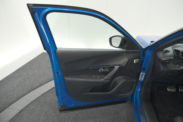 Peugeot e-2008 EV GT 50 kWh | 3 Fase | Trekhaak | Panoramadak | Adaptieve Cruise Control | Stoelverwarming Peugeot e-2008 EV GT 50 kWh | 3 Fase | Trekhaak | Panoramadak | Adaptieve Cruise Control | Stoelverwarming