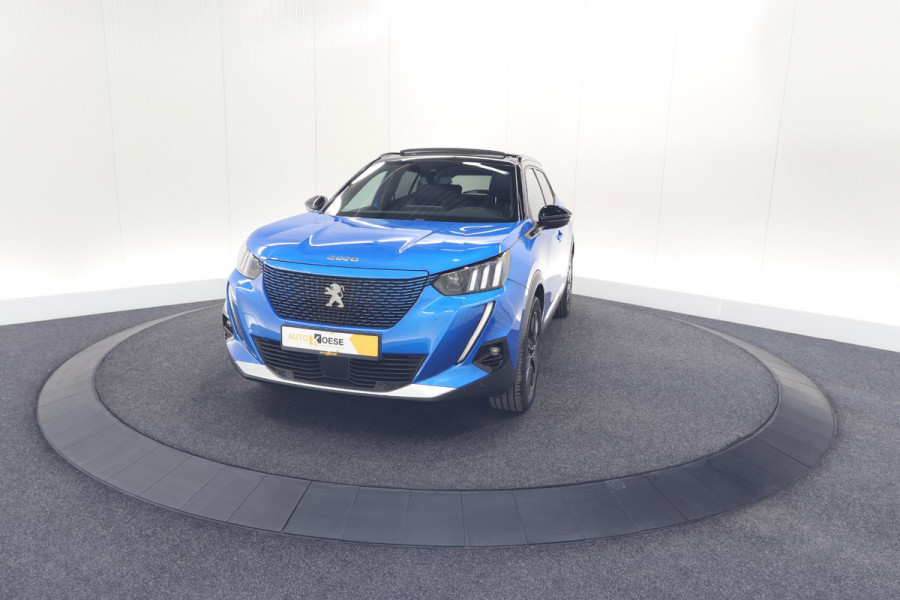 Peugeot e-2008 EV GT 50 kWh | 3 Fase | Trekhaak | Panoramadak | Adaptieve Cruise Control | Stoelverwarming Peugeot e-2008 EV GT 50 kWh | 3 Fase | Trekhaak | Panoramadak | Adaptieve Cruise Control | Stoelverwarming