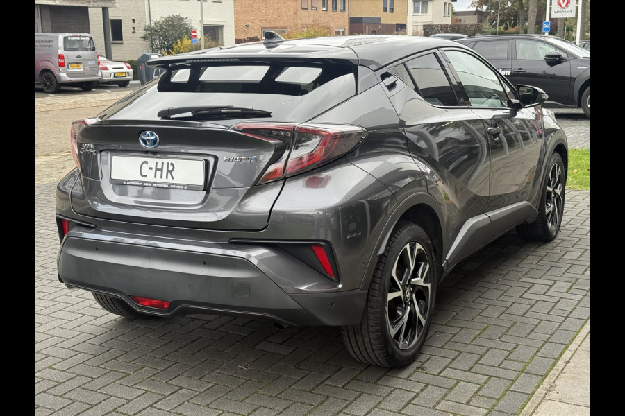 Toyota C-HR 1.8 Hybrid Bi-Tone Plus | Leer, Stoel + Stuurverwarming, Navigatie, Dodehoekherkenning, Parkeersensoren Toyota C-HR 1.8 Hybrid Bi-Tone Plus | Leer, Stoel + Stuurverwarming, Navigatie, Dodehoekherkenning, Parkeersensoren