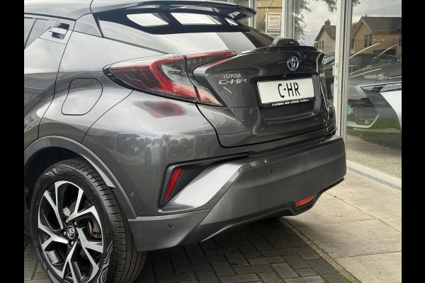 Toyota C-HR 1.8 Hybrid Bi-Tone Plus | Leer, Stoel + Stuurverwarming, Navigatie, Dodehoekherkenning, Parkeersensoren Toyota C-HR 1.8 Hybrid Bi-Tone Plus | Leer, Stoel + Stuurverwarming, Navigatie, Dodehoekherkenning, Parkeersensoren