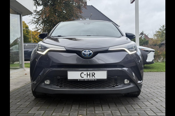 Toyota C-HR 1.8 Hybrid Bi-Tone Plus | Leer, Stoel + Stuurverwarming, Navigatie, Dodehoekherkenning, Parkeersensoren Toyota C-HR 1.8 Hybrid Bi-Tone Plus | Leer, Stoel + Stuurverwarming, Navigatie, Dodehoekherkenning, Parkeersensoren