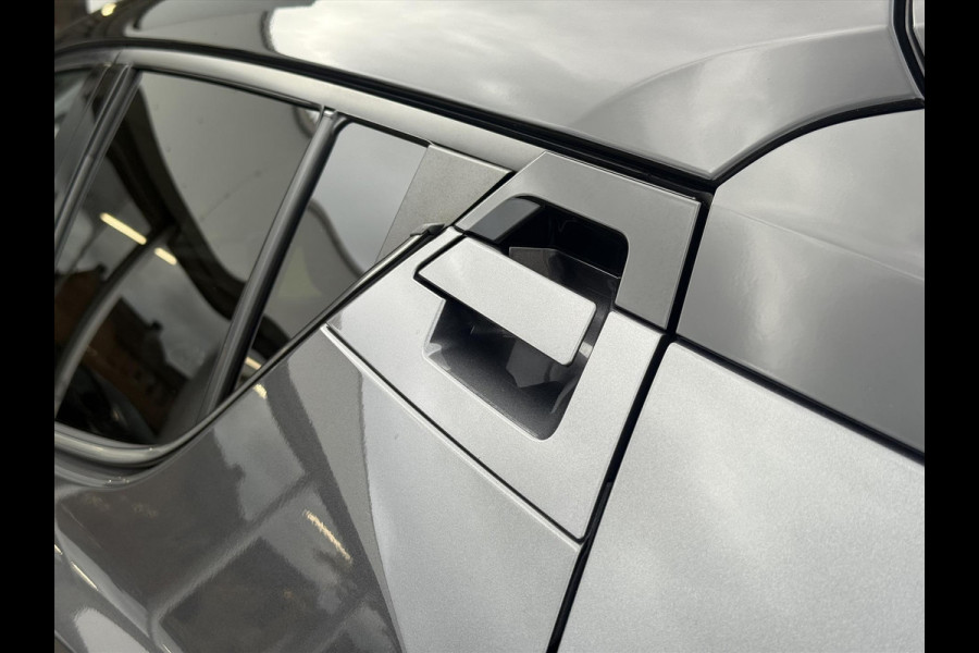 Toyota C-HR 1.8 Hybrid Bi-Tone Plus | Leer, Stoel + Stuurverwarming, Navigatie, Dodehoekherkenning, Parkeersensoren Toyota C-HR 1.8 Hybrid Bi-Tone Plus | Leer, Stoel + Stuurverwarming, Navigatie, Dodehoekherkenning, Parkeersensoren