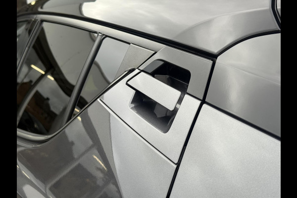 Toyota C-HR 1.8 Hybrid Bi-Tone Plus | Leer, Stoel + Stuurverwarming, Navigatie, Dodehoekherkenning, Parkeersensoren Toyota C-HR 1.8 Hybrid Bi-Tone Plus | Leer, Stoel + Stuurverwarming, Navigatie, Dodehoekherkenning, Parkeersensoren