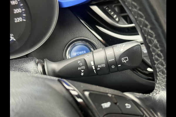 Toyota C-HR 1.8 Hybrid Bi-Tone Plus | Leer, Stoel + Stuurverwarming, Navigatie, Dodehoekherkenning, Parkeersensoren Toyota C-HR 1.8 Hybrid Bi-Tone Plus | Leer, Stoel + Stuurverwarming, Navigatie, Dodehoekherkenning, Parkeersensoren