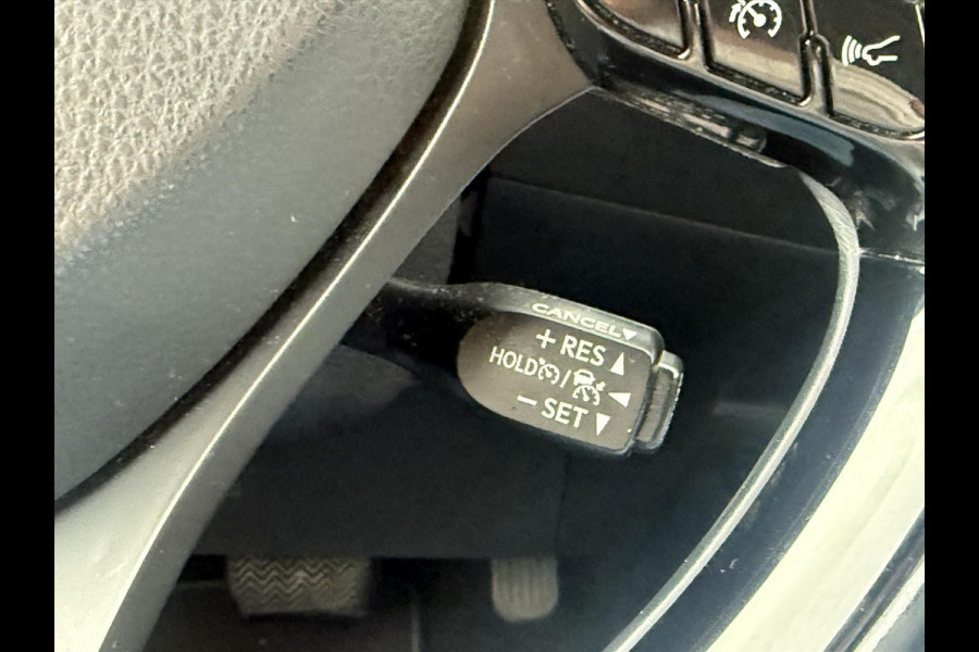 Toyota C-HR 1.8 Hybrid Bi-Tone Plus | Leer, Stoel + Stuurverwarming, Navigatie, Dodehoekherkenning, Parkeersensoren Toyota C-HR 1.8 Hybrid Bi-Tone Plus | Leer, Stoel + Stuurverwarming, Navigatie, Dodehoekherkenning, Parkeersensoren