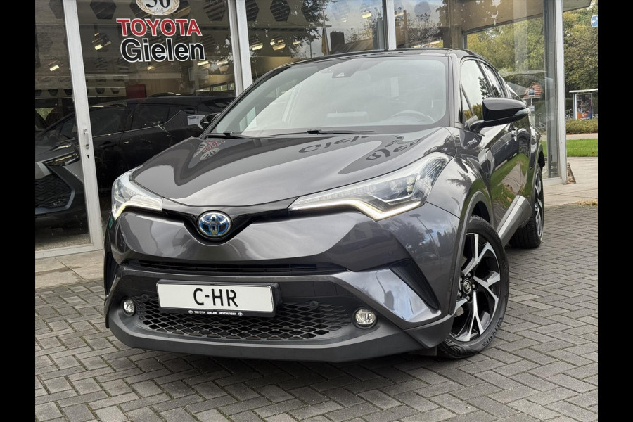 Toyota C-HR 1.8 Hybrid Bi-Tone Plus | Leer, Stoel + Stuurverwarming, Navigatie, Dodehoekherkenning, Parkeersensoren Toyota C-HR 1.8 Hybrid Bi-Tone Plus | Leer, Stoel + Stuurverwarming, Navigatie, Dodehoekherkenning, Parkeersensoren
