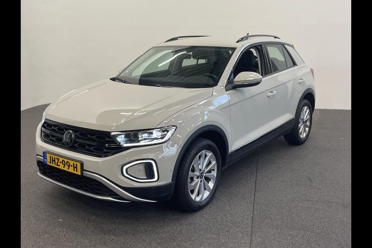 Volkswagen T-Roc 1.5 TSI Style Automaat Climate control Camera Lane assist Dodehoek Assistent LED verlichting Cruise control adaptive Keyless Apple CarPlay/ Android Auto Volkswagen T-Roc 1.5 TSI Style Automaat Climate control Camera Lane assist Dodehoek Assistent LED verlichting Cruise control adaptive Keyless Apple CarPlay/ Android Auto