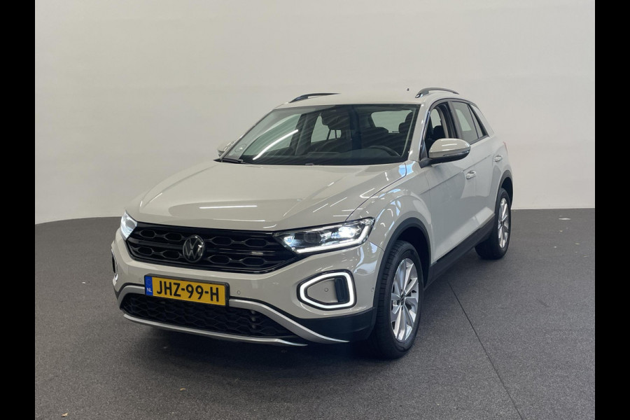 Volkswagen T-Roc 1.5 TSI Style Automaat Climate control Camera Lane assist Dodehoek Assistent LED verlichting Cruise control adaptive Keyless Apple CarPlay/ Android Auto Volkswagen T-Roc 1.5 TSI Style Automaat Climate control Camera Lane assist Dodehoek Assistent LED verlichting Cruise control adaptive Keyless Apple CarPlay/ Android Auto