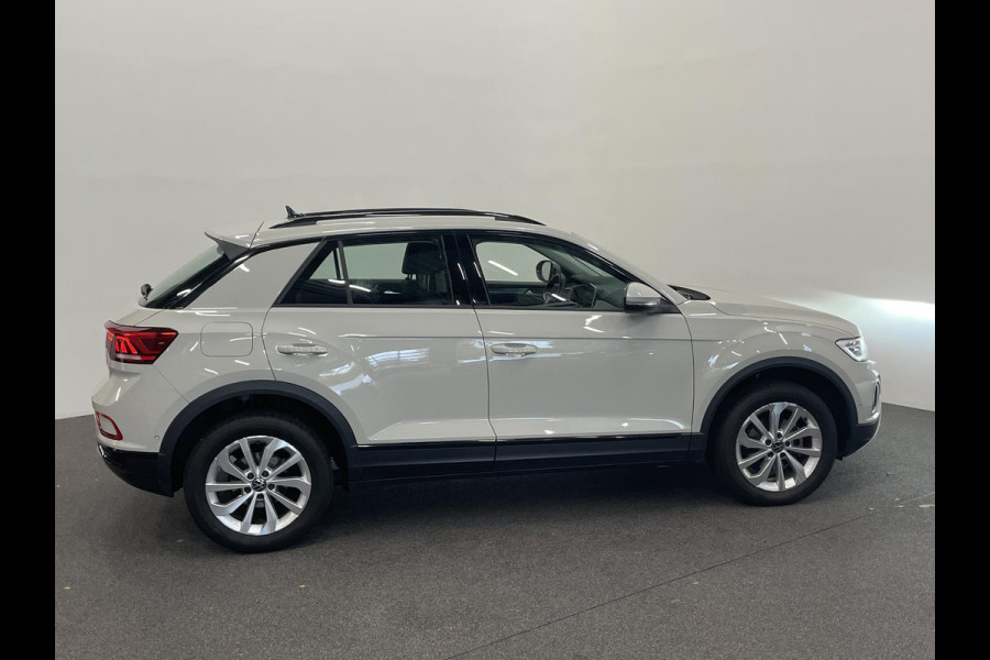 Volkswagen T-Roc 1.5 TSI Style Automaat Climate control Camera Lane assist Dodehoek Assistent LED verlichting Cruise control adaptive Keyless Apple CarPlay/ Android Auto Volkswagen T-Roc 1.5 TSI Style Automaat Climate control Camera Lane assist Dodehoek Assistent LED verlichting Cruise control adaptive Keyless Apple CarPlay/ Android Auto