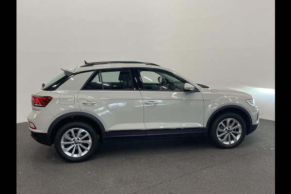 Volkswagen T-Roc 1.5 TSI Style Automaat Climate control Camera Lane assist Dodehoek Assistent LED verlichting Cruise control adaptive Keyless Apple CarPlay/ Android Auto Volkswagen T-Roc 1.5 TSI Style Automaat Climate control Camera Lane assist Dodehoek Assistent LED verlichting Cruise control adaptive Keyless Apple CarPlay/ Android Auto