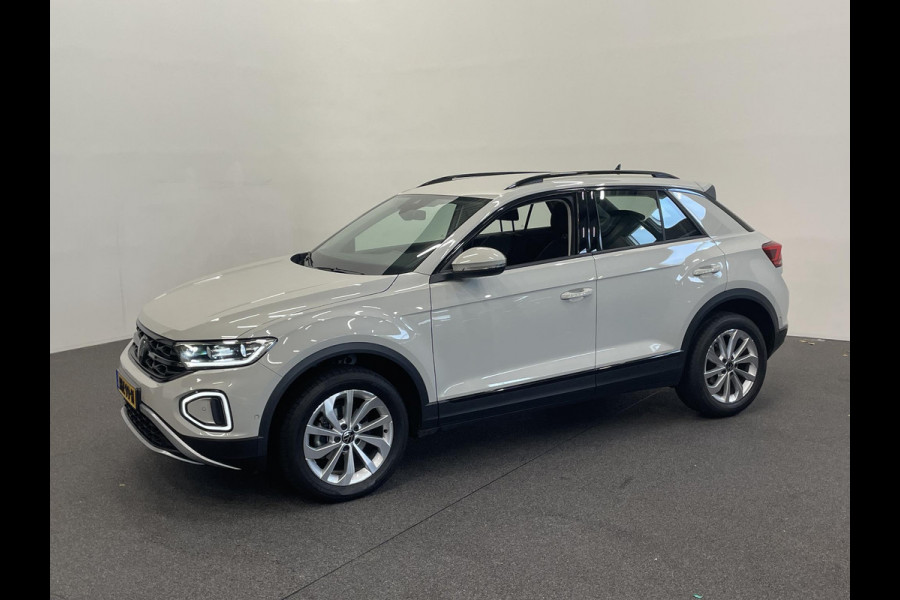 Volkswagen T-Roc 1.5 TSI Style Automaat Climate control Camera Lane assist Dodehoek Assistent LED verlichting Cruise control adaptive Keyless Apple CarPlay/ Android Auto Volkswagen T-Roc 1.5 TSI Style Automaat Climate control Camera Lane assist Dodehoek Assistent LED verlichting Cruise control adaptive Keyless Apple CarPlay/ Android Auto