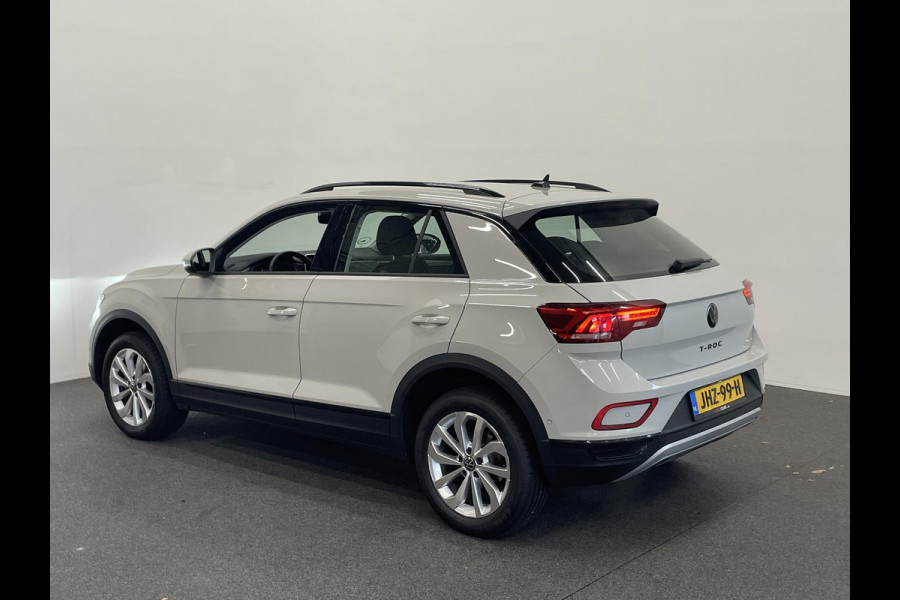 Volkswagen T-Roc 1.5 TSI Style Automaat Climate control Camera Lane assist Dodehoek Assistent LED verlichting Cruise control adaptive Keyless Apple CarPlay/ Android Auto Volkswagen T-Roc 1.5 TSI Style Automaat Climate control Camera Lane assist Dodehoek Assistent LED verlichting Cruise control adaptive Keyless Apple CarPlay/ Android Auto