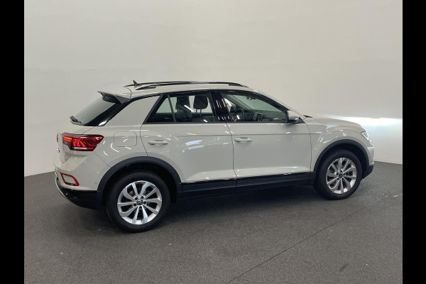 Volkswagen T-Roc 1.5 TSI Style Automaat Climate control Camera Lane assist Dodehoek Assistent LED verlichting Cruise control adaptive Keyless Apple CarPlay/ Android Auto Volkswagen T-Roc 1.5 TSI Style Automaat Climate control Camera Lane assist Dodehoek Assistent LED verlichting Cruise control adaptive Keyless Apple CarPlay/ Android Auto