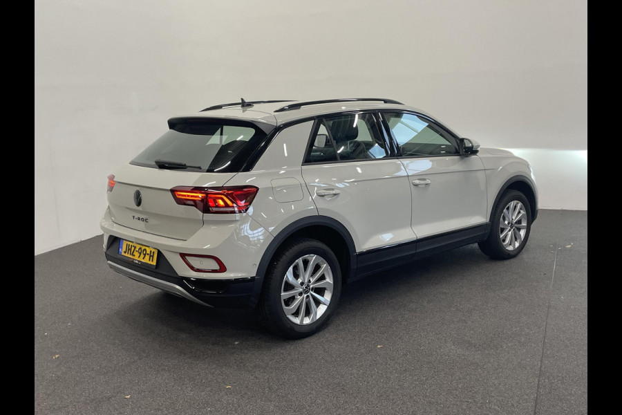 Volkswagen T-Roc 1.5 TSI Style Automaat Climate control Camera Lane assist Dodehoek Assistent LED verlichting Cruise control adaptive Keyless Apple CarPlay/ Android Auto Volkswagen T-Roc 1.5 TSI Style Automaat Climate control Camera Lane assist Dodehoek Assistent LED verlichting Cruise control adaptive Keyless Apple CarPlay/ Android Auto