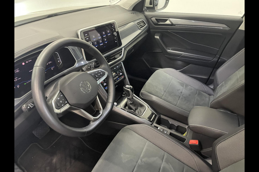 Volkswagen T-Roc 1.5 TSI Style Automaat Climate control Camera Lane assist Dodehoek Assistent LED verlichting Cruise control adaptive Keyless Apple CarPlay/ Android Auto Volkswagen T-Roc 1.5 TSI Style Automaat Climate control Camera Lane assist Dodehoek Assistent LED verlichting Cruise control adaptive Keyless Apple CarPlay/ Android Auto